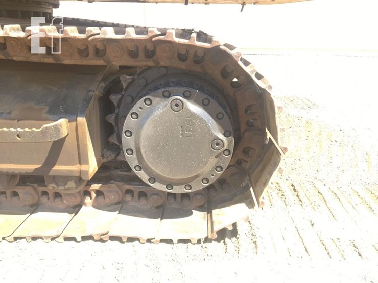 2019-caterpillar-320-image-7