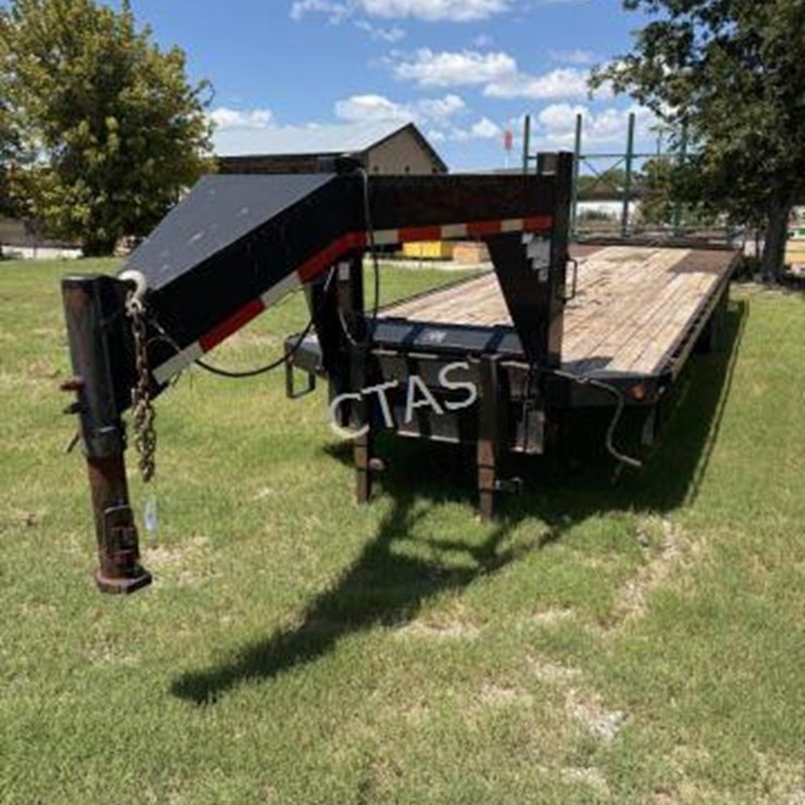 #92 • Ranch King 26' Gooseneck Trailer