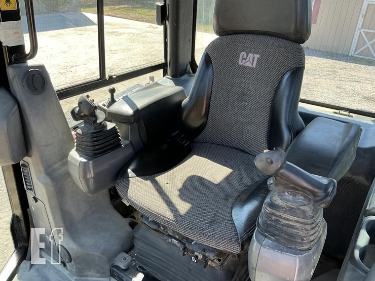 2016-caterpillar-d6k2-xl-image-14