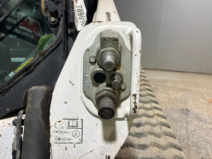 2020-bobcat-t740-image-11