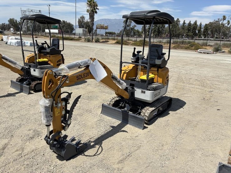 2025-sdlanch-sdle20-hydraulic-excavator-image-1