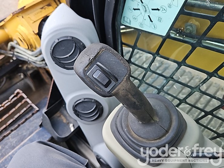2006-caterpillar-277d-image-26