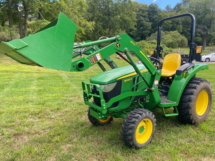 2023-john-deere-3043d-image-21