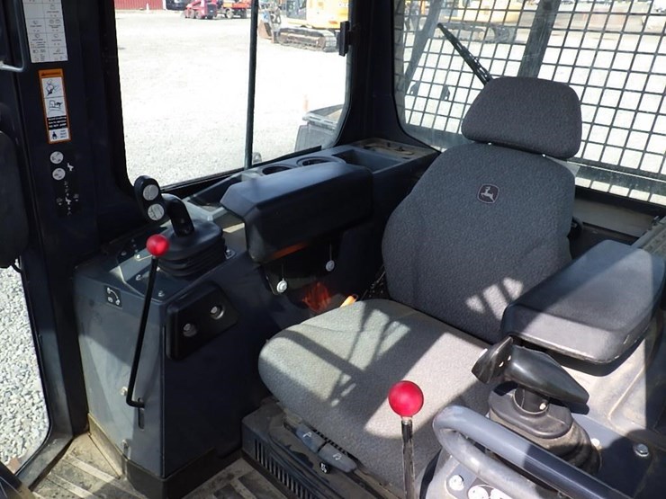 2021-deere-450k-lgp-image-24