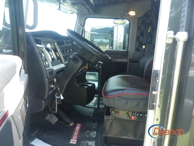 2024-kenworth-w900l-image-15