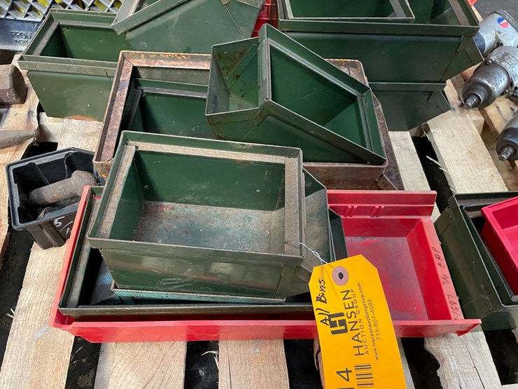 #8414-•-large-quantity-of-organizer-bins-image-3