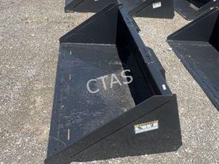 #8-•-wolverine-72"-skid-steer-bucket-image-2