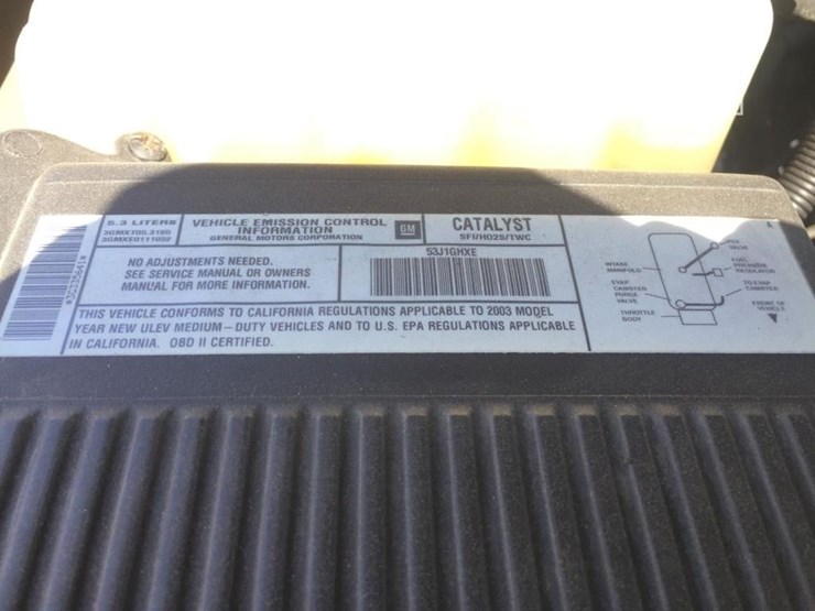 2003-chevrolet-suburban-image-13