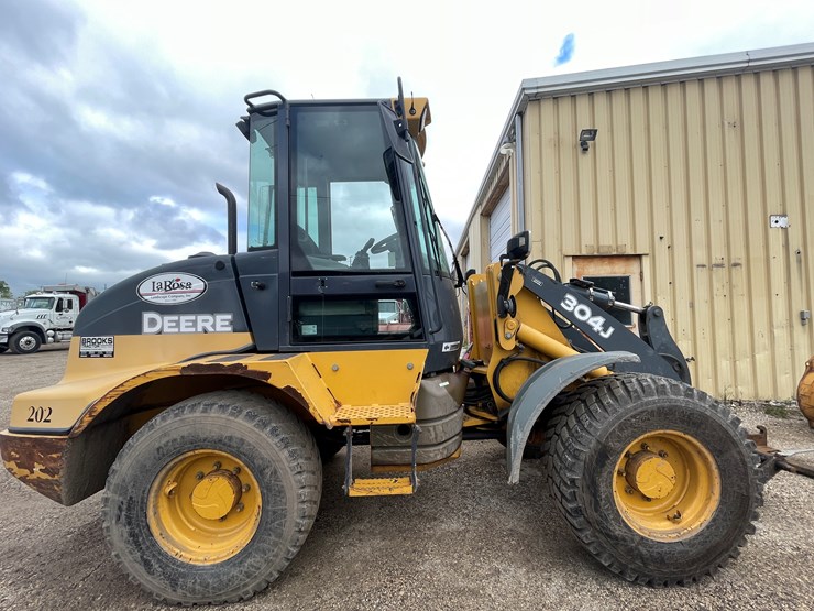 deere-304j-image-4