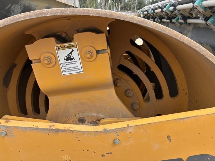 2018-volvo-dd110c-image-9