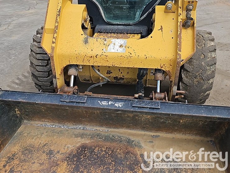 2018-caterpillar-262d-image-12