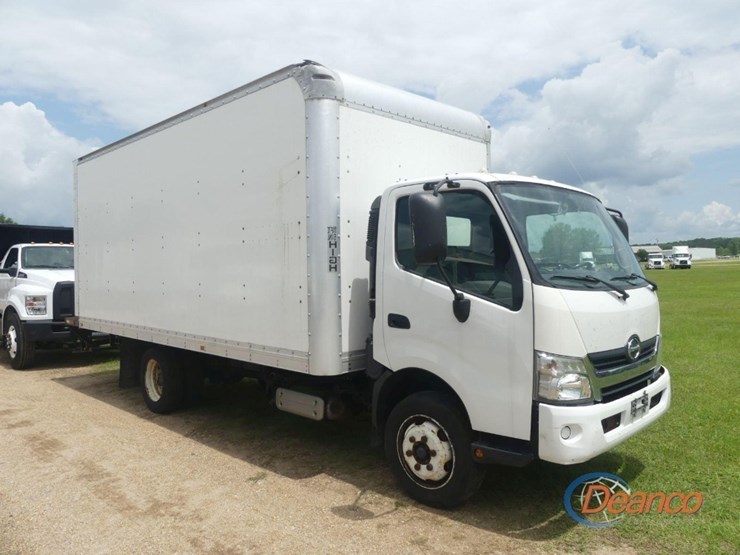 2019-hino-195-image-1