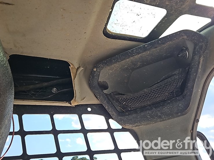 2021-bobcat-t64-image-30