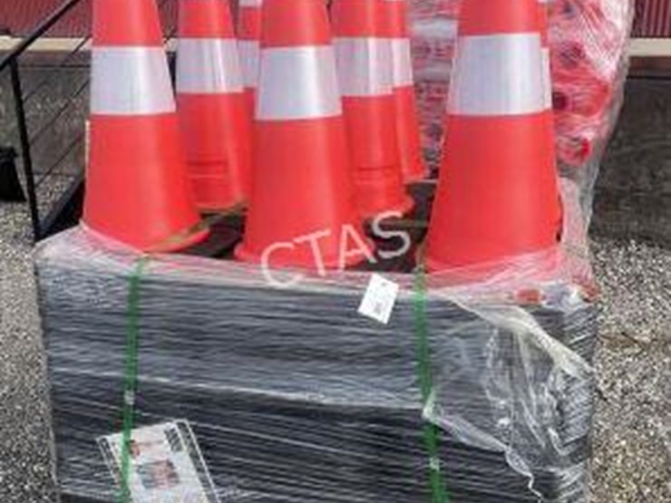 #106-•-(250)-traffic-cones-image-2