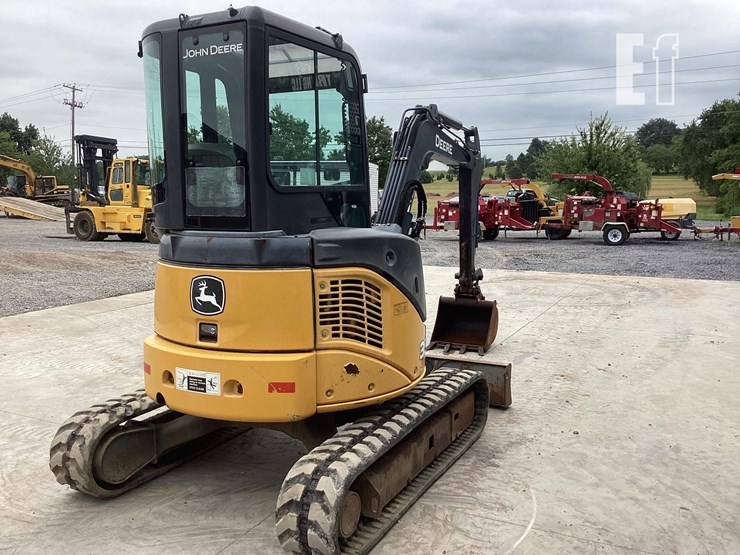 2006-deere-35d-image-4
