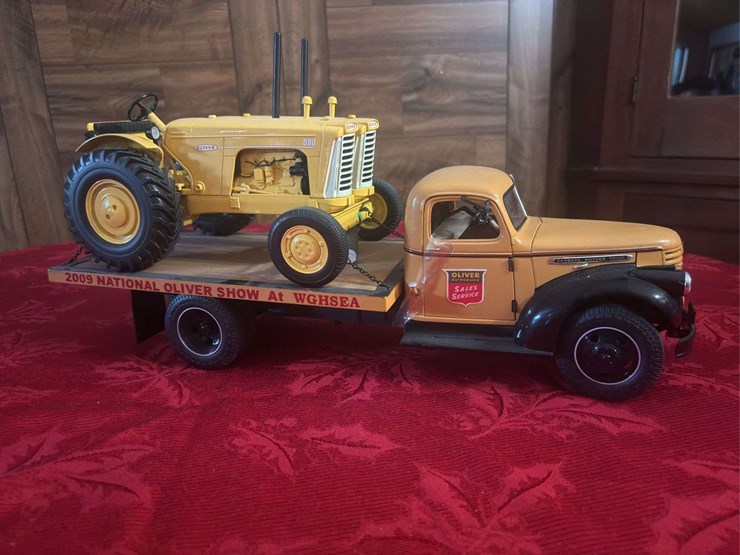 1/16-oliver-880-twin-tractor-and-gmc-delivery-truck-image-1