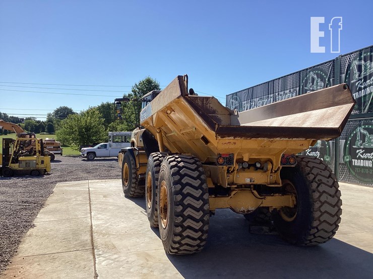 2015-deere-250d-ii-image-2