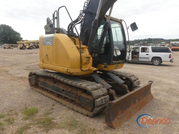 2018-deere-135g-image-2