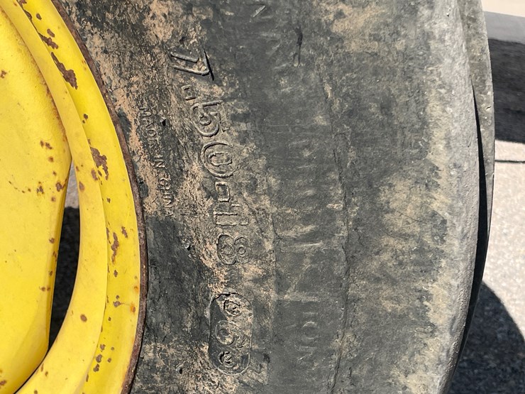 john-deere-3055-image-22
