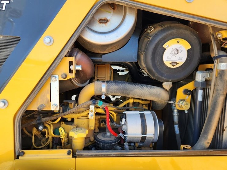 2023-deere-700l-image-33