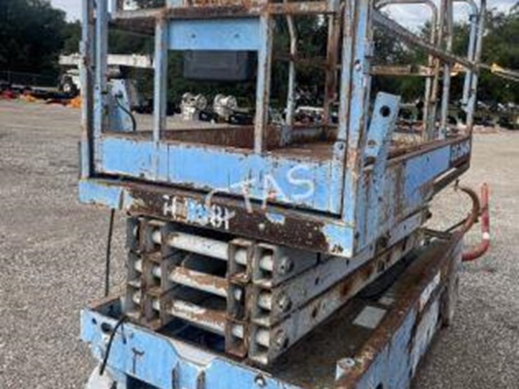 #89-•-gs---2646-scissor-lift-image-7