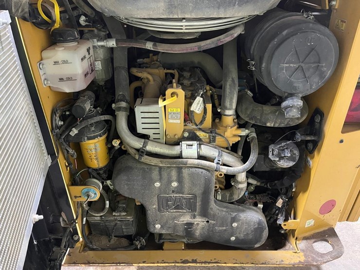 2021-caterpillar-259d-image-18