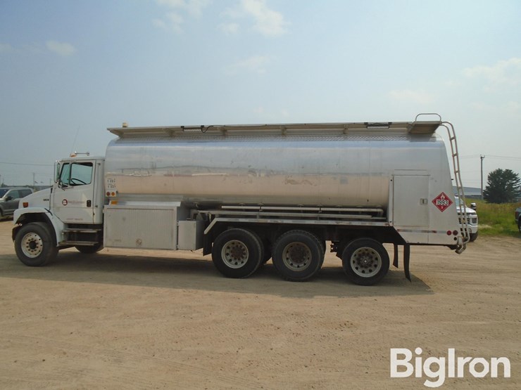 2002-freightliner-fl80-image-8