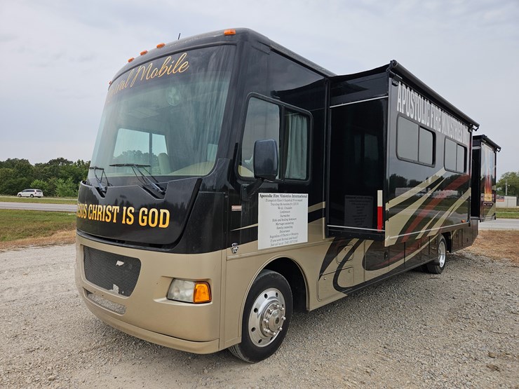 #21543-•-2014-ford-f53-motorhome-image-2