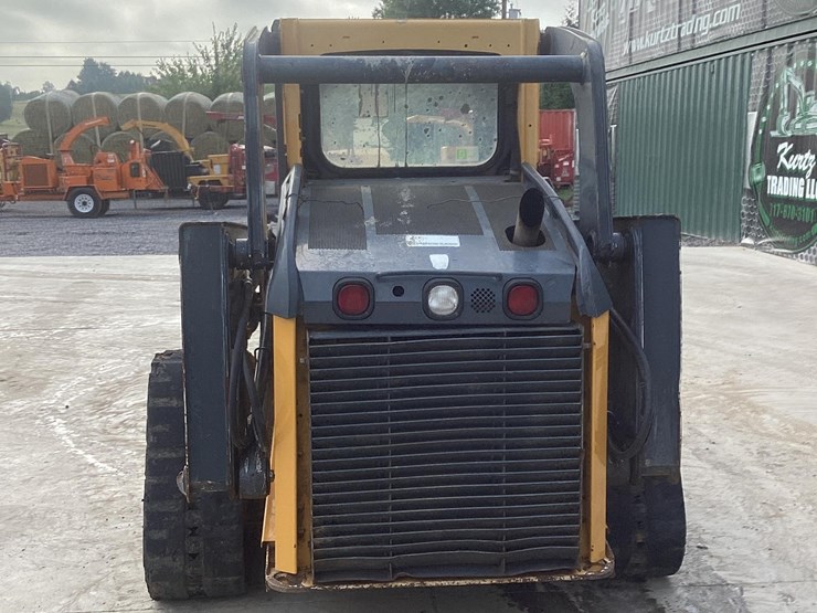 2010-deere-323d-image-3