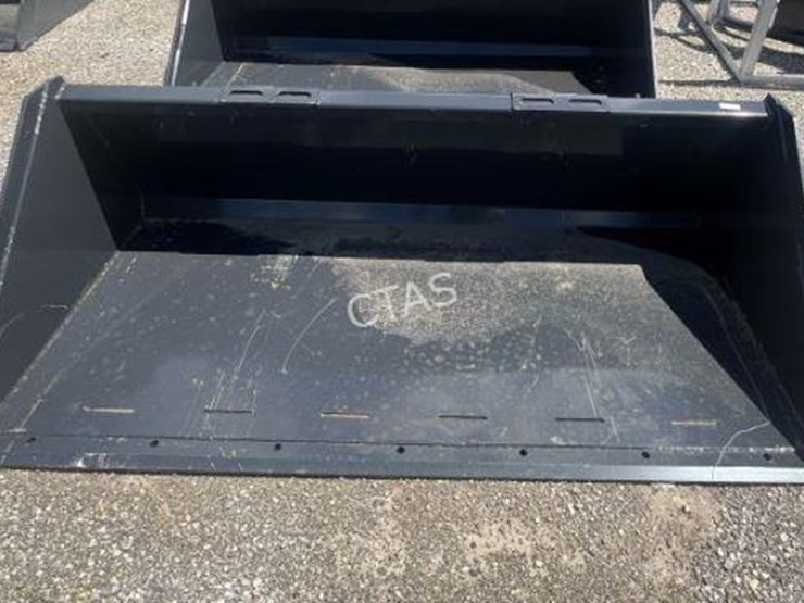#8-•-wolverine-72"-skid-steer-bucket-image-1