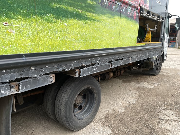 #9855-•-2009-gmc-box-truck-(has-wi-title)-image-24
