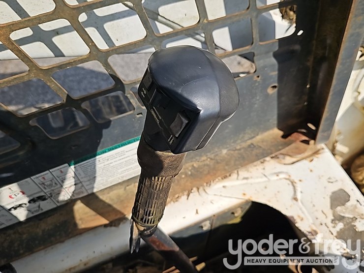 2006-bobcat-t300-image-25