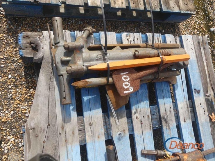 lot-of-air-jack-hammer-and-(8)-chisels-image-1