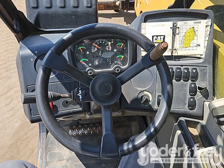 2017-caterpillar-tl642d-image-33