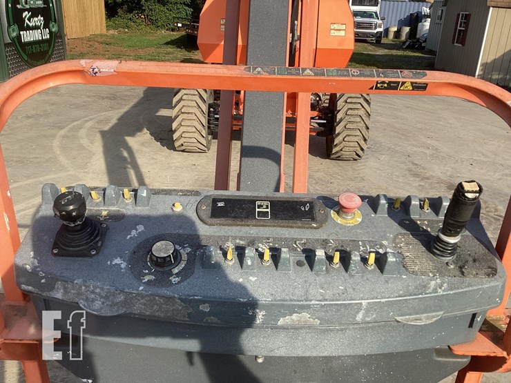 2015-jlg-740aj-image-17