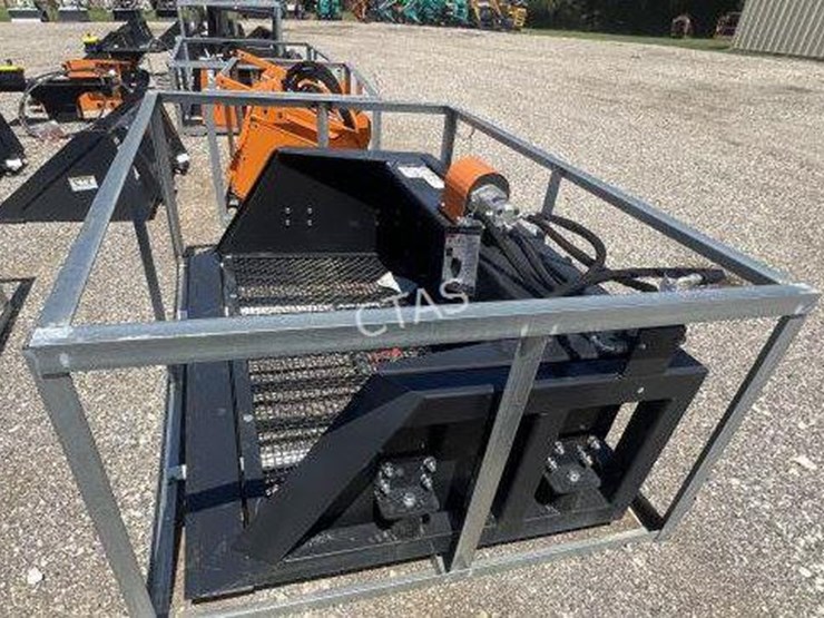 #18-•-wolverine-72"-skid-steer-screening-bucket-image-2