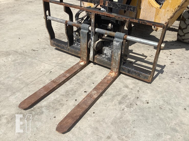 2021-caterpillar-tl1055-image-10