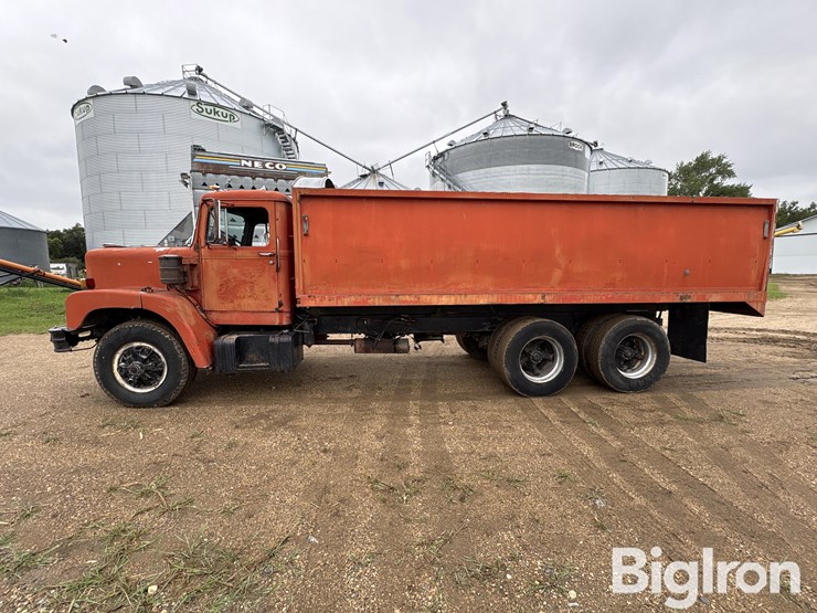 1973-diamond-reo-t/a-grain-truck-image-8