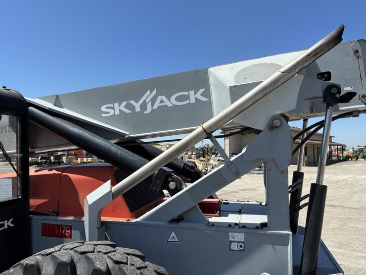 2012-skytrack-vr-g42d-telescopic-reach-lift-image-9