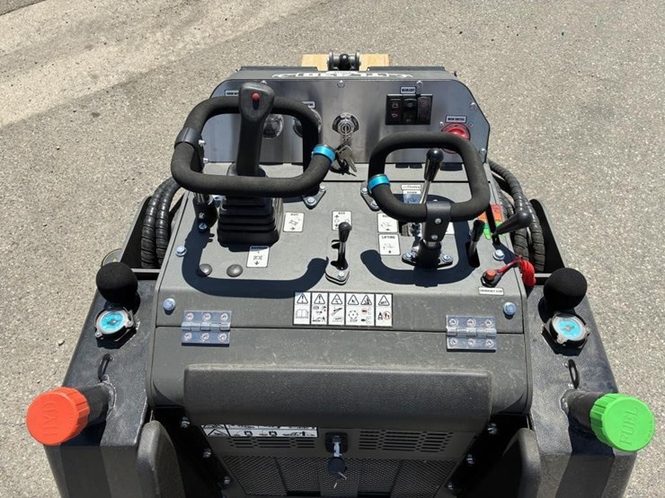 2025-stag-tl-430-skid-steer-track-loader-image-12