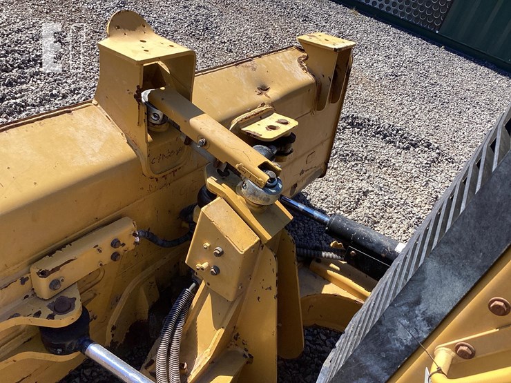 2020-caterpillar-d3-lgp-image-10