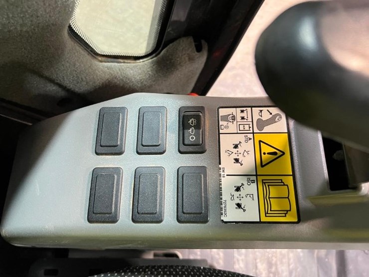 2020-bobcat-e32i-image-31