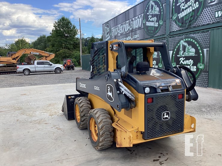2022-deere-320g-image-2