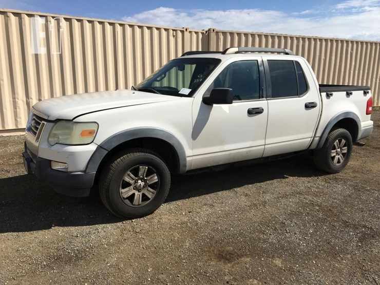 2009-ford-explorer-xlt-image-1