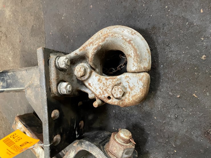 #8418-•-(2)-2"-receiver-hitches-image-2