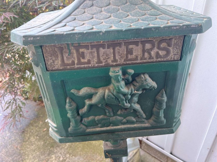 cast-iron-mailbox-image-2