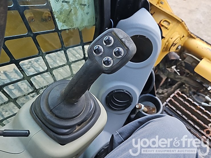 2006-caterpillar-277d-image-25