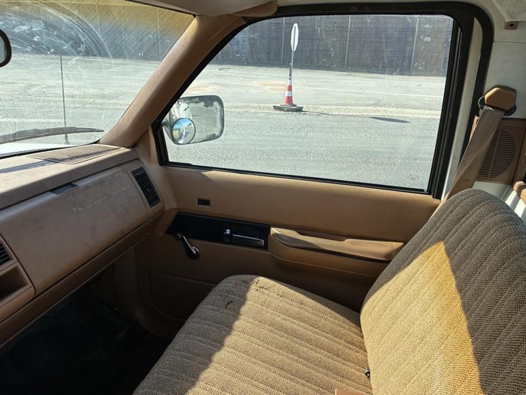 1990-gmc-sierra-2500-image-9