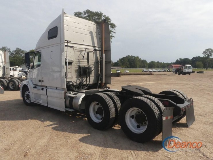 2016-volvo-vnl-truck-tractor,-s/n-4v4nc9eh1gn951258:-t/a,-sleeper,-volvo-d13-425hp-eng.,-ishift-auto,-12.5k-front,-38k-rears,-295/75r22.5-tires,-875k-mi.-image-3