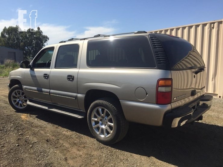 2003-chevrolet-suburban-image-4